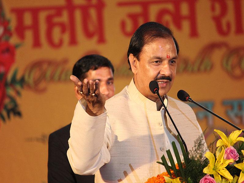 Dr. Mahesh Sharma, State Minister (Independent Charge) of Culture and
Tourism, Government of India addressing at Maharishi Birth Centenary Year
Celebration Inaugural Ceremony at Jawaharlal Nehru Stadium Auditorium, New
Delhi.
